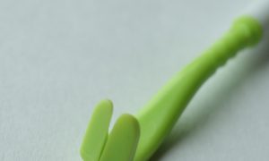 【使ってみた！】痛みも取り残しもナシ！ 拍子抜けするほど簡単なマダニ取り