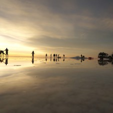 一生に一度は行ってみたい場所……ウユニ塩湖の鏡張りシーズン近し。旅の計画はいま！