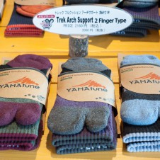 トレッキングにピッタリの足袋タイプソックス From 大雪山