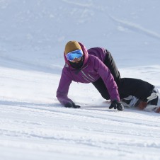 スノーサーフってなんだ？ 話題のスノーサーフスクールを体験してみた