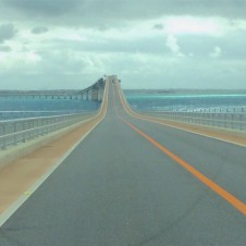 一度は渡ってみたかった!!　開通一年、伊良部で噂のあの橋を渡ってみた。