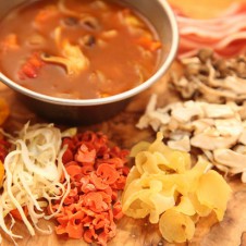 登山にキャンプに防災に。軽くて美味くて日もちする「干し野菜」を干しなさい！