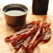 登山にキャンプにおつまみに。あこがれの干し肉「スモーク・ジャーキー」を作ろう！