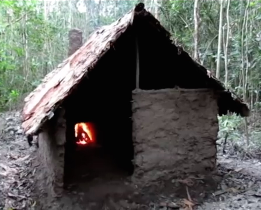 【海外】ひとり “ダッシュ村” !? 自然の材料だけで小屋を建てる青年が話題に Akimama アウトドアカルチャーのニュースサイト