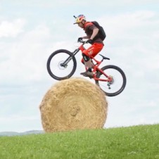【海外】ダニー・マッカスキル、またもハイレベルすぎる自転車テクニックを披露！「WEE DAY OUT」