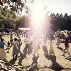 熊本地震から1年。真の復興を願い、GWの阿蘇のキャンプ場で開催される「虹空」