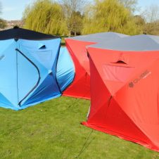 【海外】高い天井と、テント同士を連結できる拡張性！居住性を追求した立方体テント「Qube Tents」
