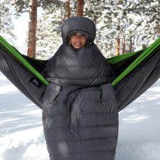【海外】寒い時期でも暖かく眠れるハンモック用キルト「INFERNO」が出資者募集中