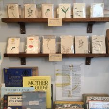 小さな山の古書店「books moblo」店主によるアウトドアな古本紹介の連載が始まりました。