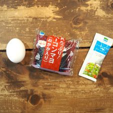 シーザードレッシングとタマゴで作るリゾット。仕上げはブラックペッパー！ さて何味だ？「ものぐさおとこの山ごはん㉔」