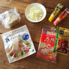 実力派食材サラダチキンで作るサムゲタン風スピードレシピ！「ものぐさおとこの山ごはん㉕」