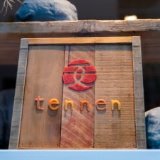 フェールラーベン初の旗艦店オープンとともに、地球に優しいブランド「tennen」もデビュー。