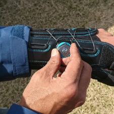 こんなものにもBoaシステム！ 身をもって体感。着脱カンタンでしっかり固定できる手首用サポーター