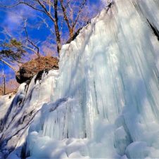 【冬の絶景】歩いてしか行けない氷の世界～雲竜渓谷～