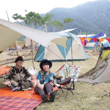 雪フェス集中日の3月上旬に奄美ではキャンプインフェス結ノ島CAMPが開催されている。日本の広さをフェスで知る。