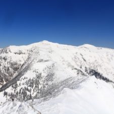 ４月１日より、川場スキー場から上州武尊山への雪山登山には「ココヘリ」の携帯が義務化に