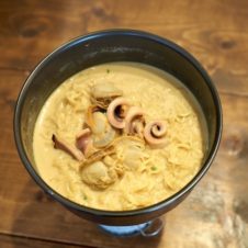 禁断のラーメンシリーズ続編！「ものぐさ男の山ごはん55」は味噌とカレーと牛乳のトライアングル麺