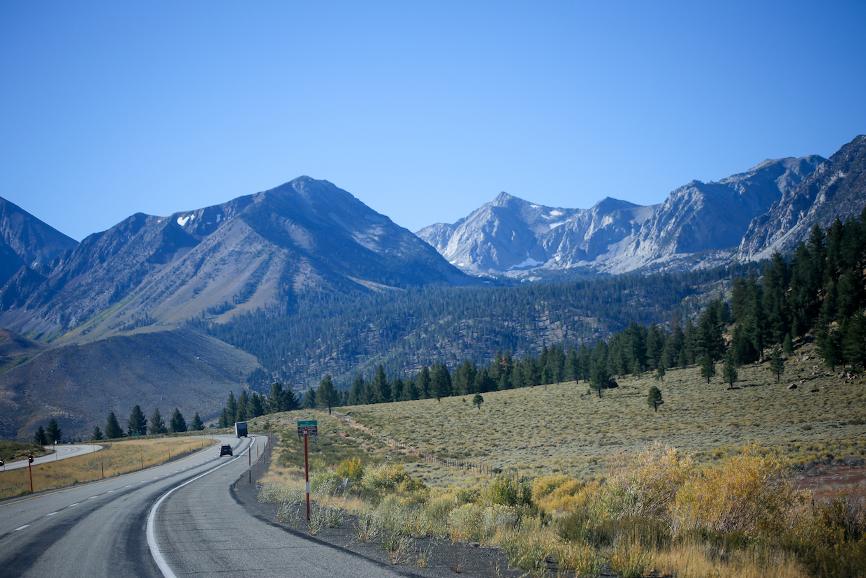 Lone Pine ローン・パイン アメリカ 本土最高峰 マウント・ホイットニー Mount Whitney ホイットニー山 麓町 アウトドアショップ