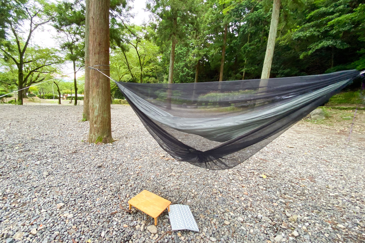 オシャレなキャンプに疲れたら「ハンモック泊」で怠けるのもいいかもよ 蚊帳