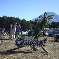 【イベントレポート】秋晴れの富士山麓でアウトドアとカスタムカーのカルチャーが交わった日「Let’s Chill Out!」