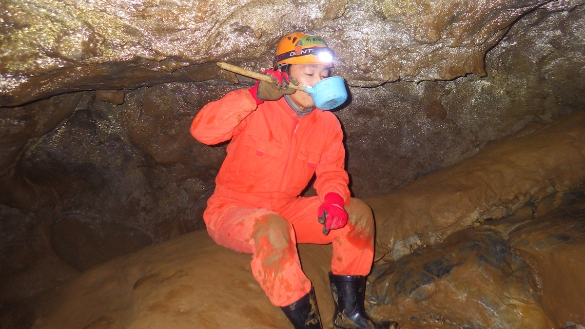 洞窟探検プロガイドチームCiaO！ ケイビング 洞窟探検 岐阜 山梨 石垣島 沖永良部島 南大東島 アドベンチャーコース 吉田 勝次 ゆかりん 山口 夕佳里 洞窟ばか