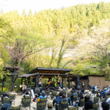 「野外ステージを使ったライブなら続けられる」。佐藤タイジ提唱のソラリズムがあきる野市のキャンプ場で2回目の開催。