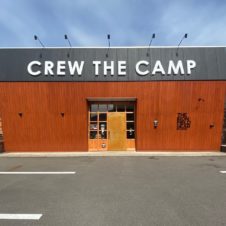 【NEWS】体験型アウトドアショップはここまで進化した！ 四国初の滝がある「CREW THE CAMP」で遊び尽くす