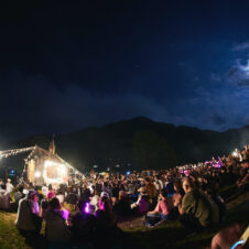 残暑から脱出してキャンプインフェスへ。9月は快適な夜が待っている。